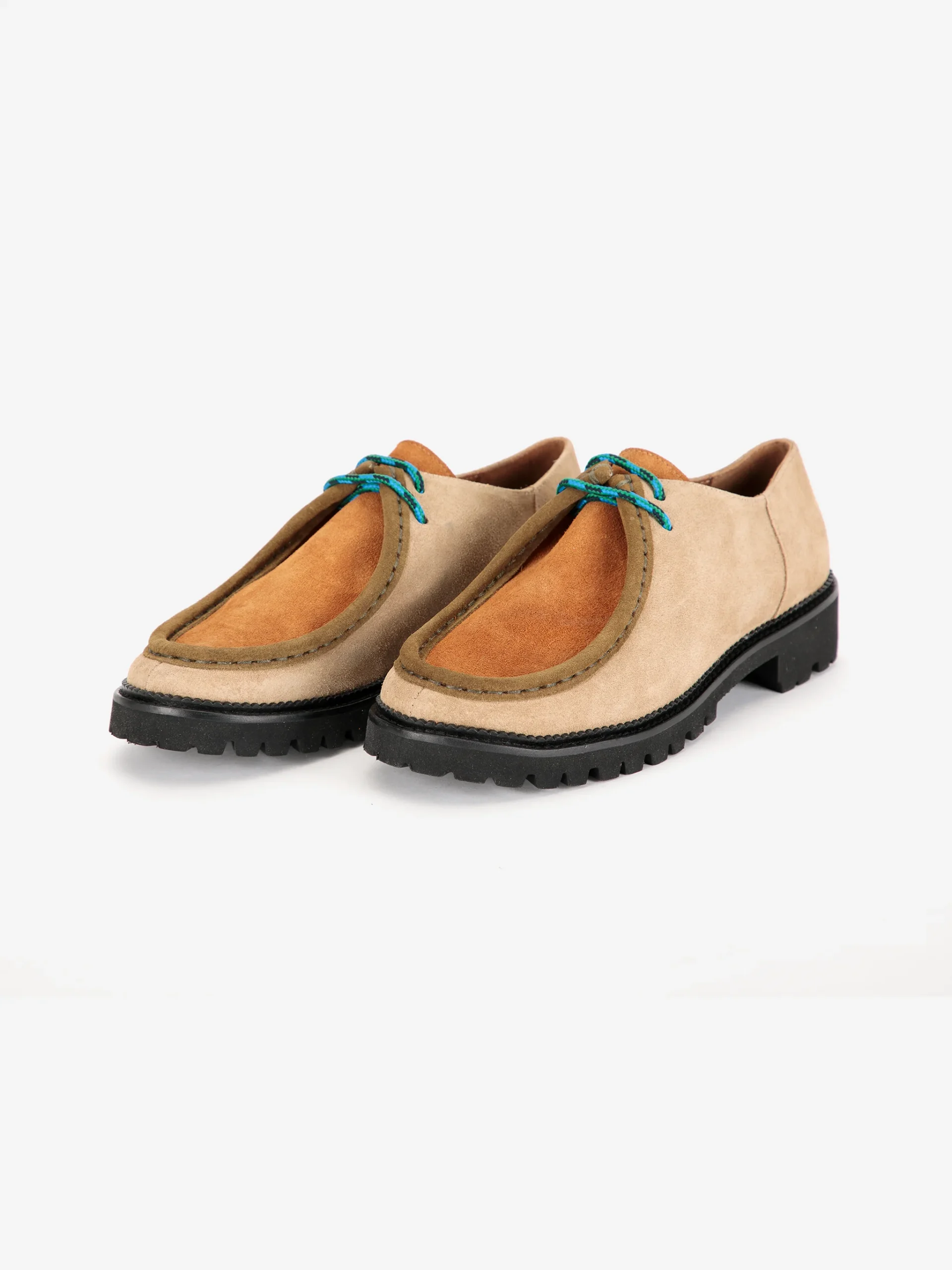 AW26 Color block suede wallabee shoes